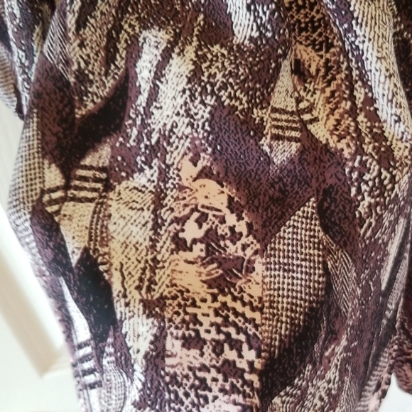 Off the shoulder printed romper - Picture 3 of 4